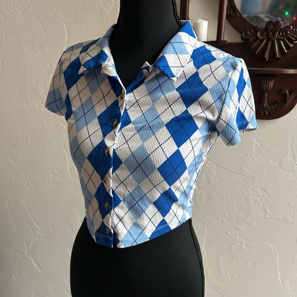 Crop top Button-Up Top - Picture 2 of 4